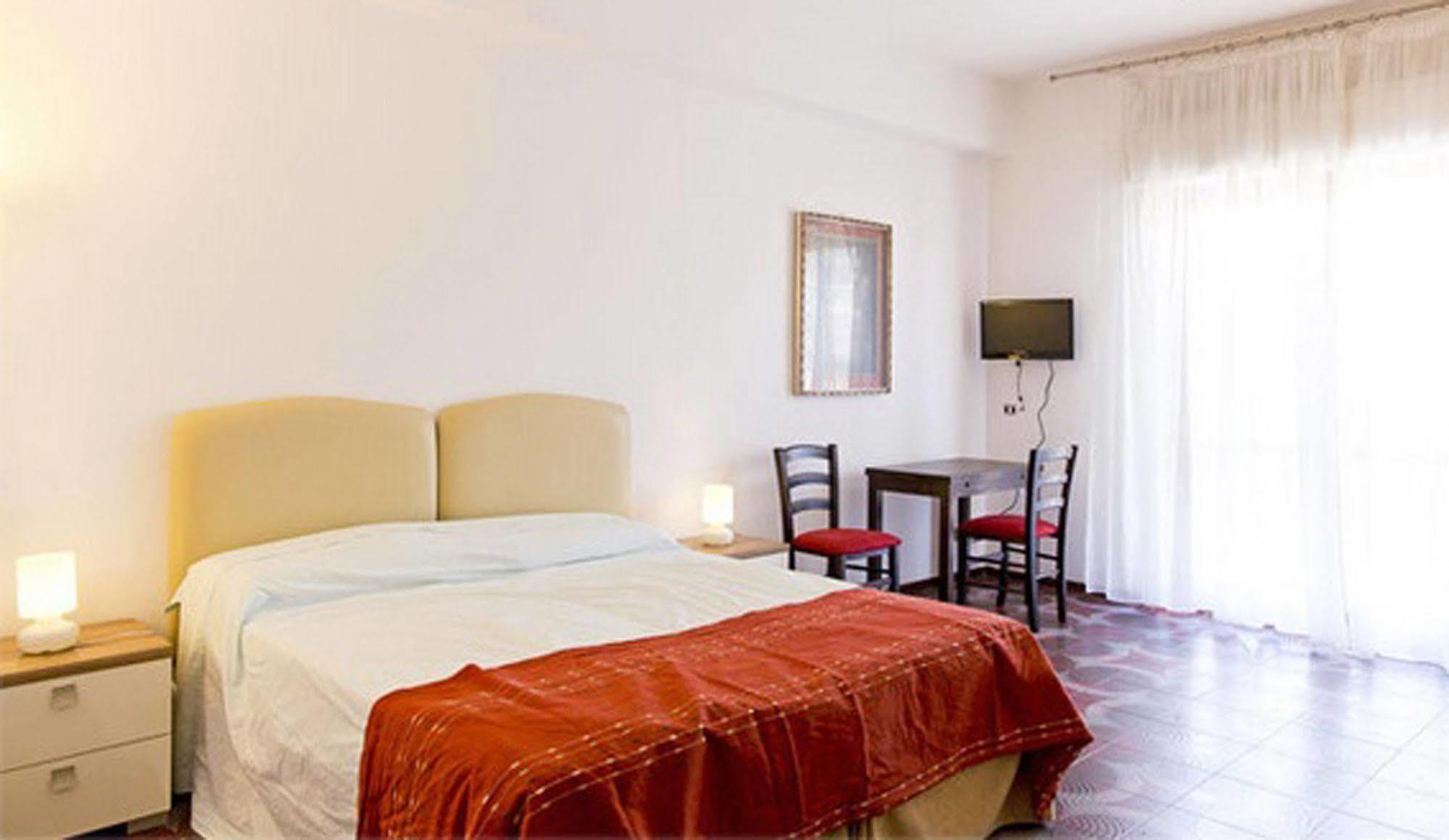 ホテル Residenza Paola パレルモ エクステリア 写真