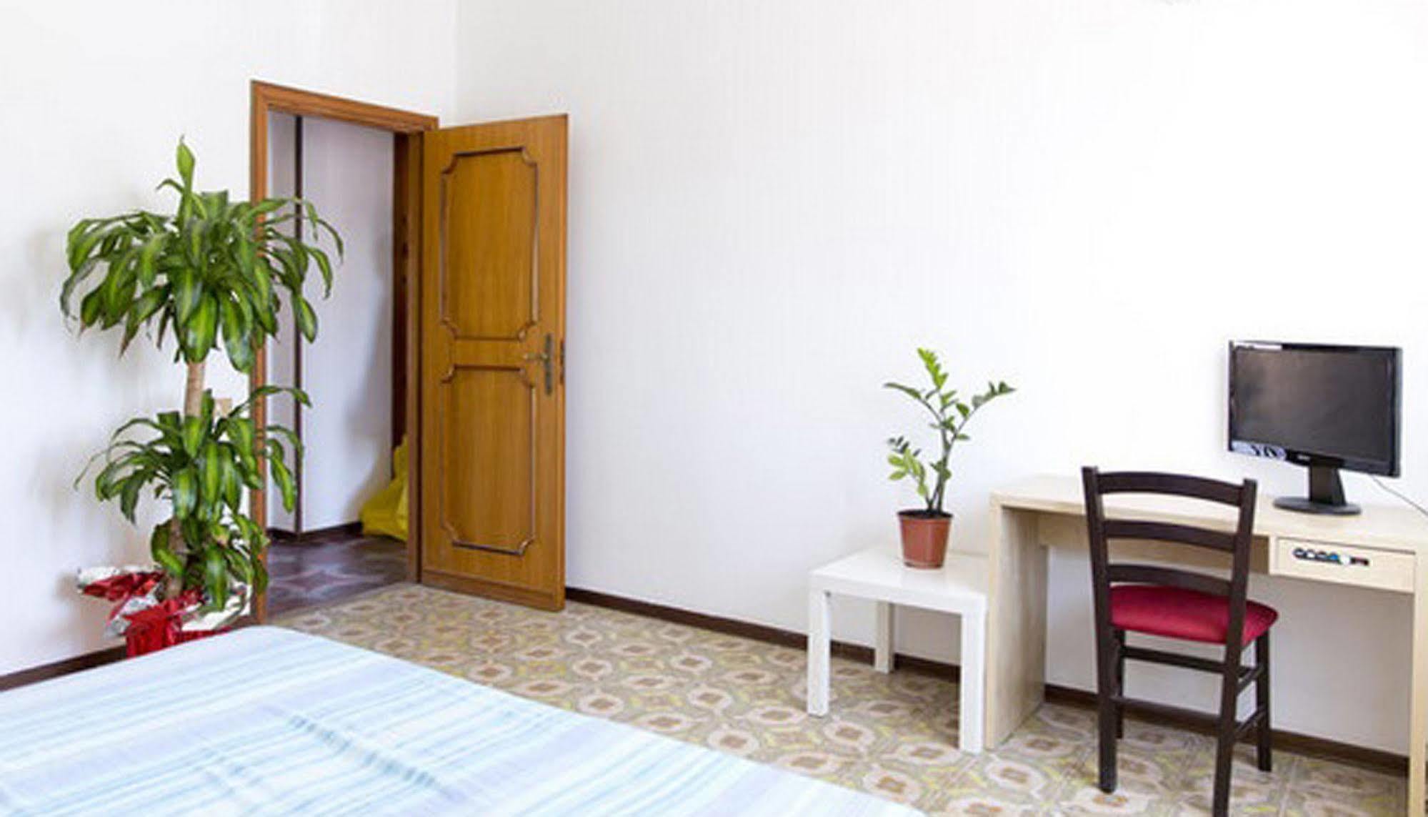 ホテル Residenza Paola パレルモ エクステリア 写真